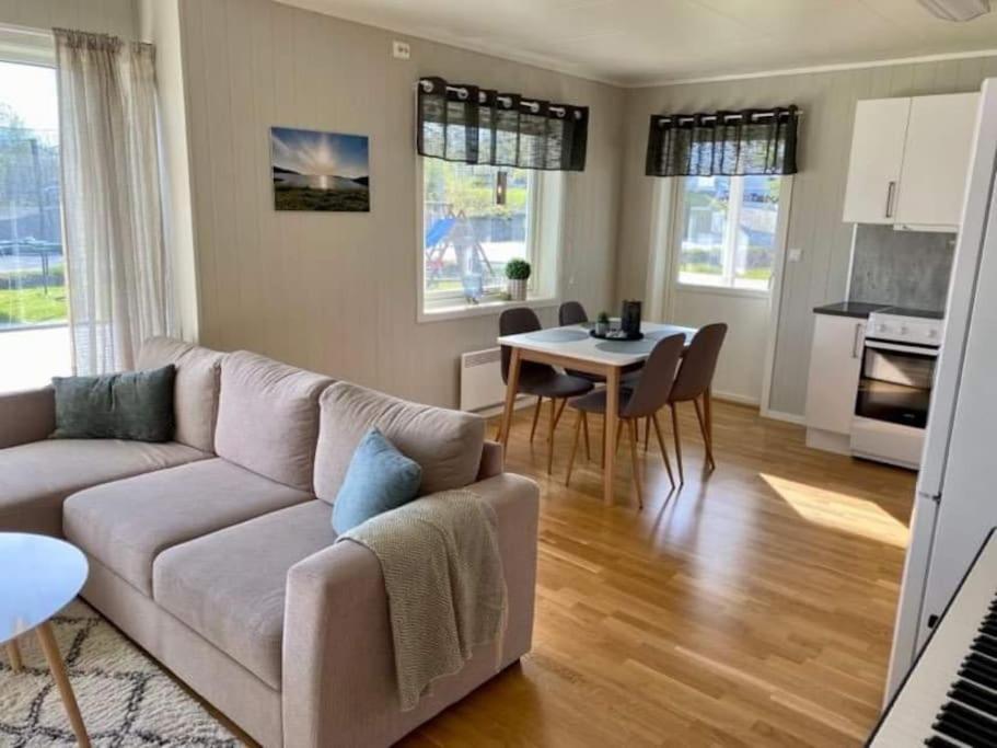 Leilighet Sentralt Pa Senja Silsand Exterior foto